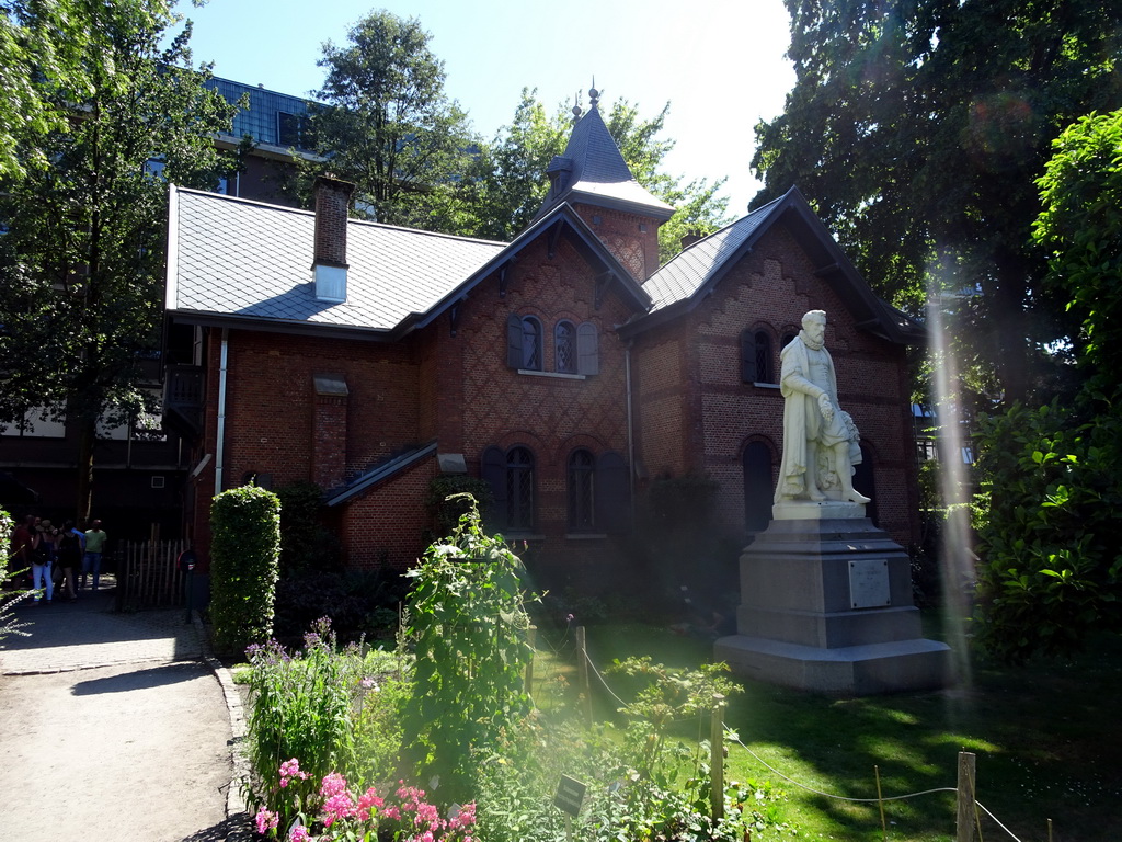 The Lunch Lounge Het Gebaar and a statue of Peeter van Coudenberghe by Pierre-Joseph De Cuyper at the south side of the Den Botaniek botanical garden