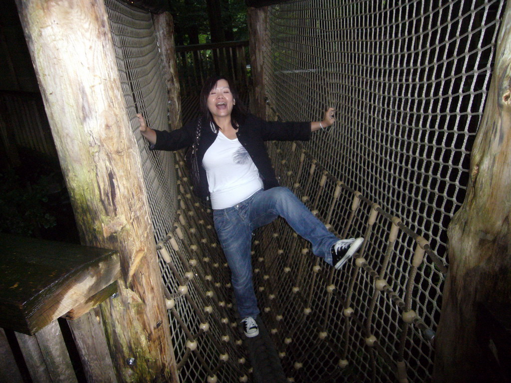 Miaomiao in a hang bridge in the Apenheul zoo