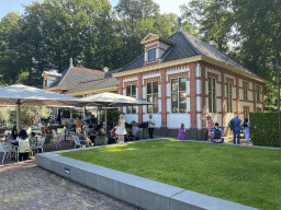 Front of the Grand Café Prins Hendrik Garage at the Stallenplein square at Het Loo Palace