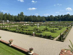 Miaomiao at the west center of the Palace Garden of Het Loo Palace