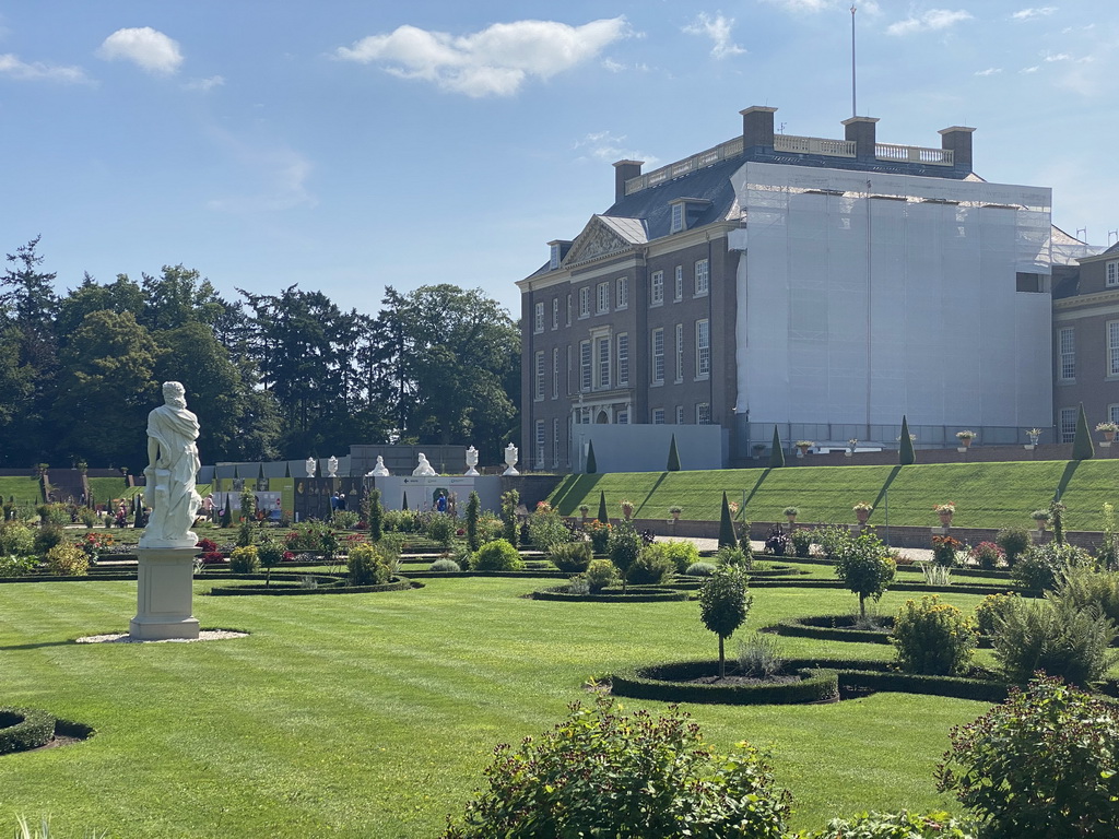 West center of the Palace Garden and north side of Het Loo Palace