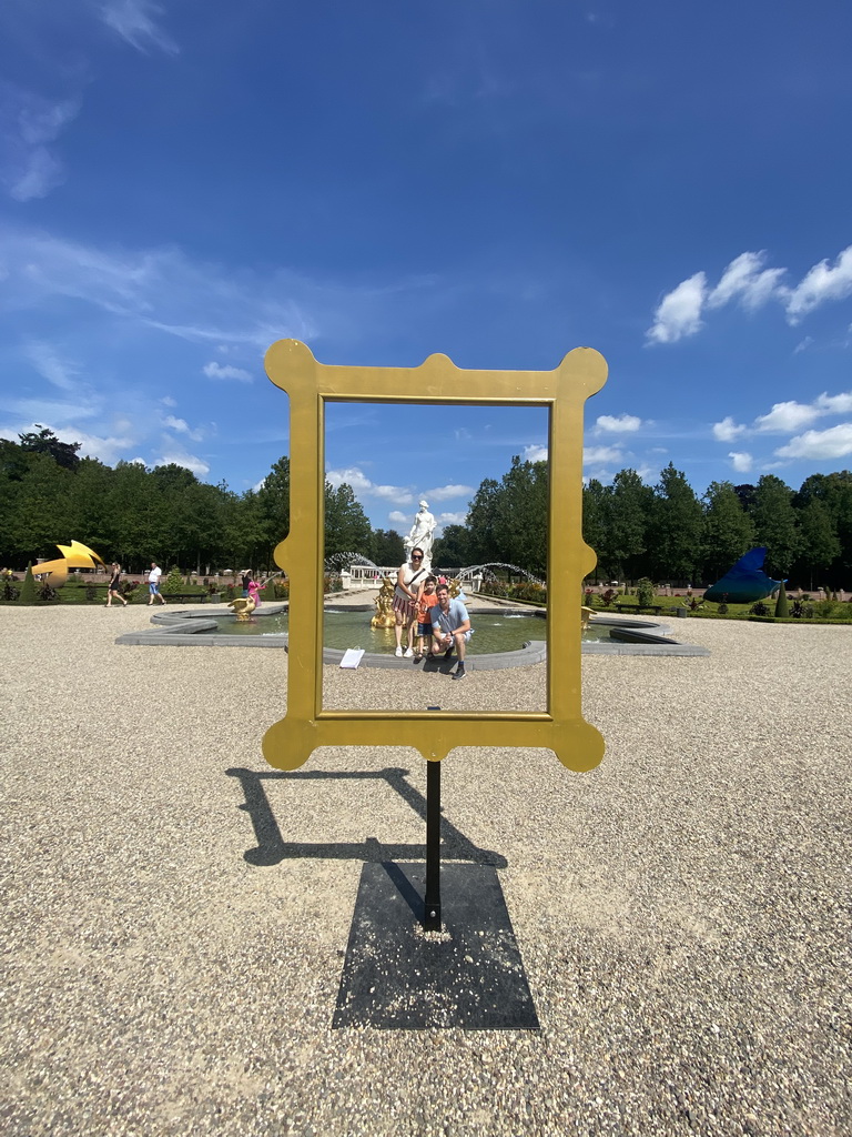 Tim, Miaomiao and Max in front of the fountain at the center of the Palace Garden of Het Loo Palace