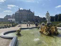 Fountain at the center of the Palace Garden in front of the north side of Het Loo Palace