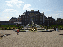 Max with the fountain at the center of the Palace Garden in front of the north side of Het Loo Palace