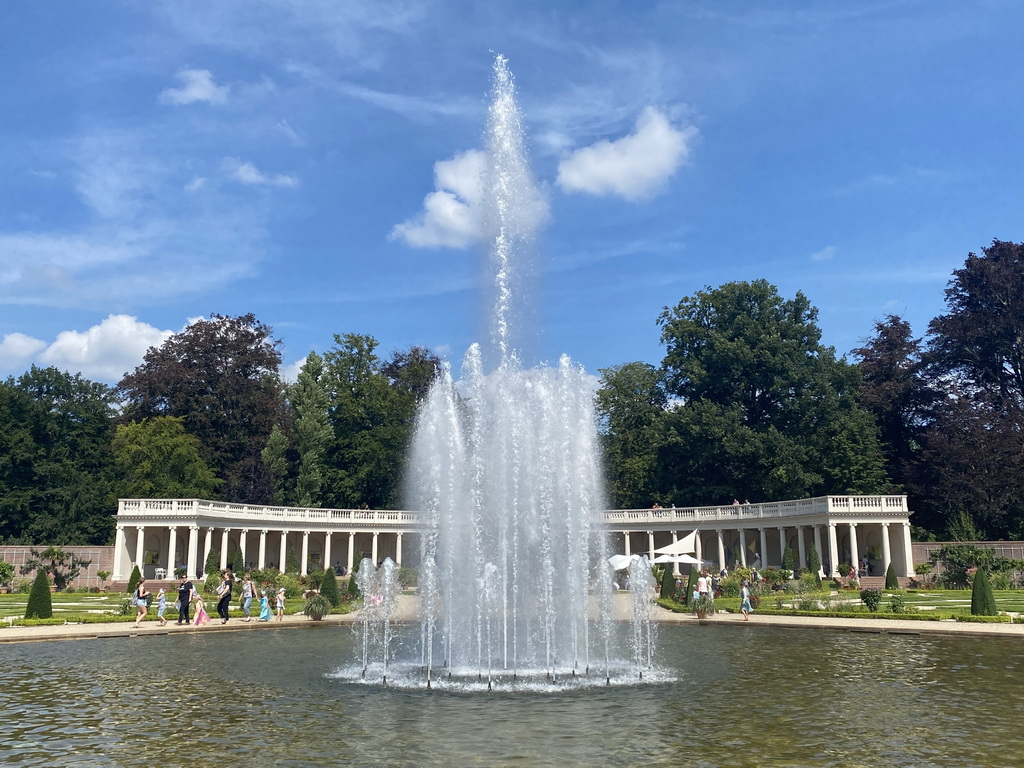 Fountain in front of the Colonnades at the north side of the Palace Garden of Het Loo Palace