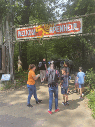 Entrance path to the Apenheul zoo at the Stadspark Berg & Bos