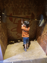 Max with a barbell at the upper floor of the Huis van NAAAP playground at the Apenheul zoo