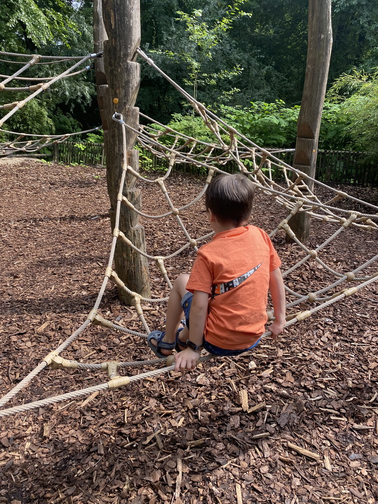 Max on a climbing net at the Huis van NAAAP playground at the Apenheul zoo