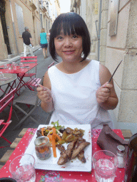 Miaomiao having dinner at the Resto Querida restaurant at the Rue des Arènes street