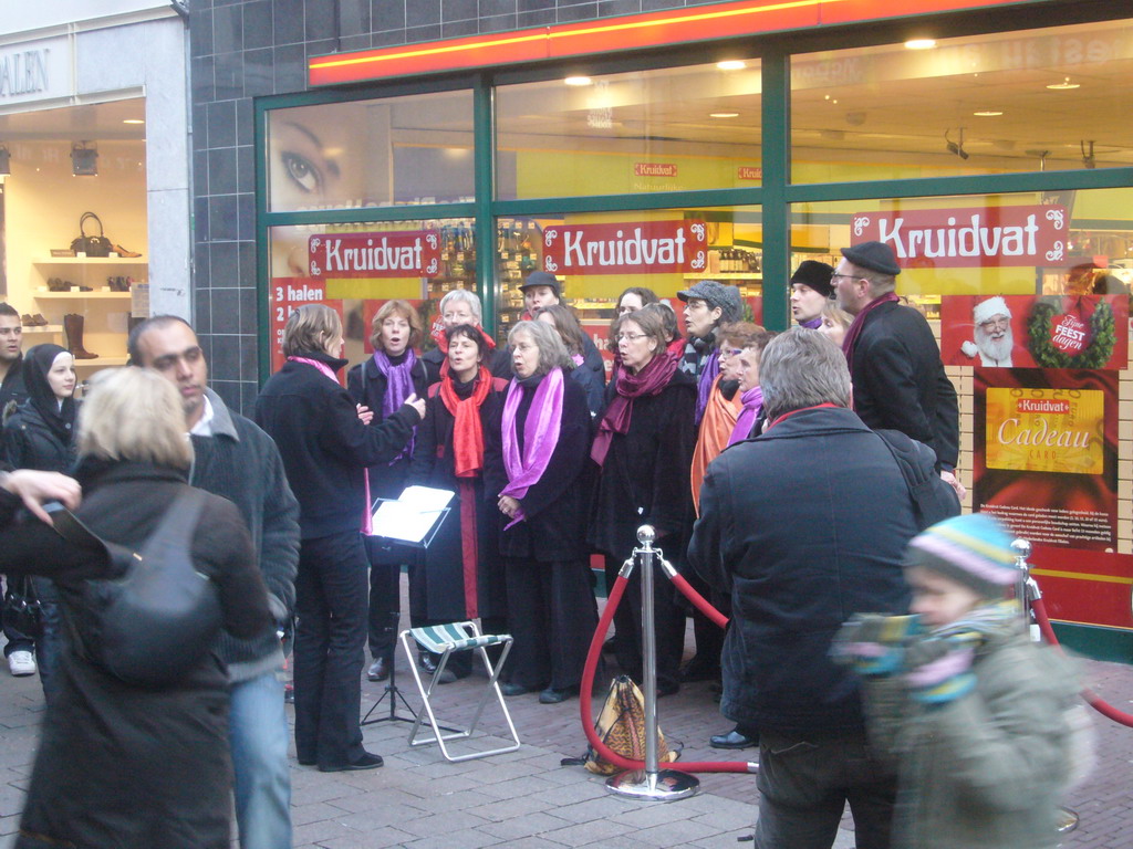 Singers in the city center, during the Warm Winter Weekend