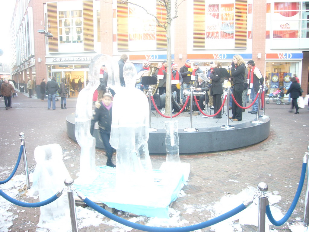 Ice carving in the city center