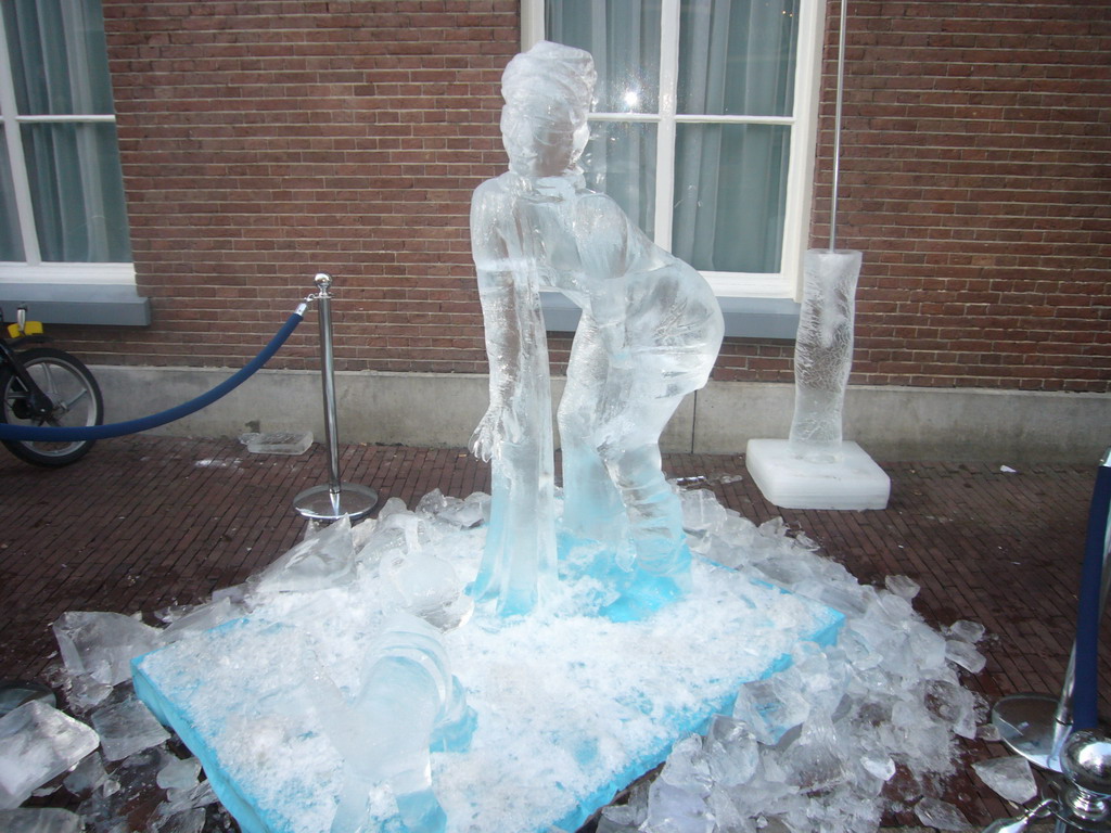 Ice carving in the city center