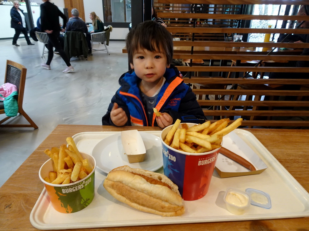 Max having lunch at the Park Restaurant at the Park Area of Burgers` Zoo