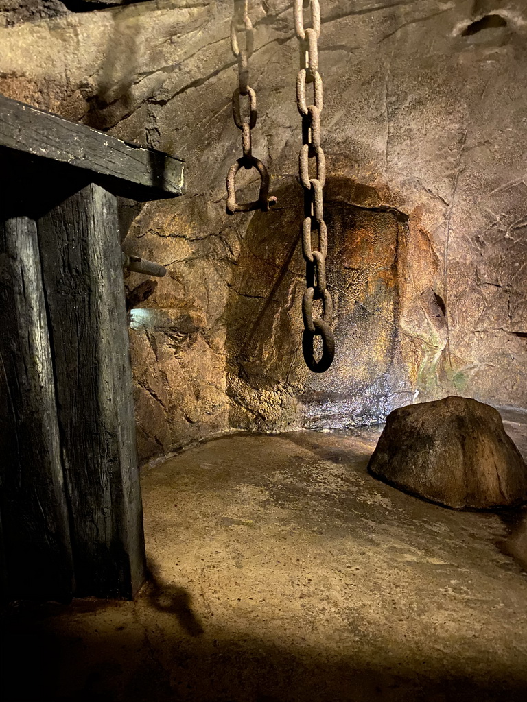 Cave with Fruit Bats in the tunnel from the Desert Hall to the Bush Hall of Burgers` Zoo