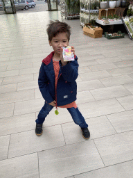 Max with Pokémon cards at the Lely shopping mall