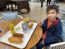 Max having lunch at the Park Restaurant at the Park Area of Burgers` Zoo