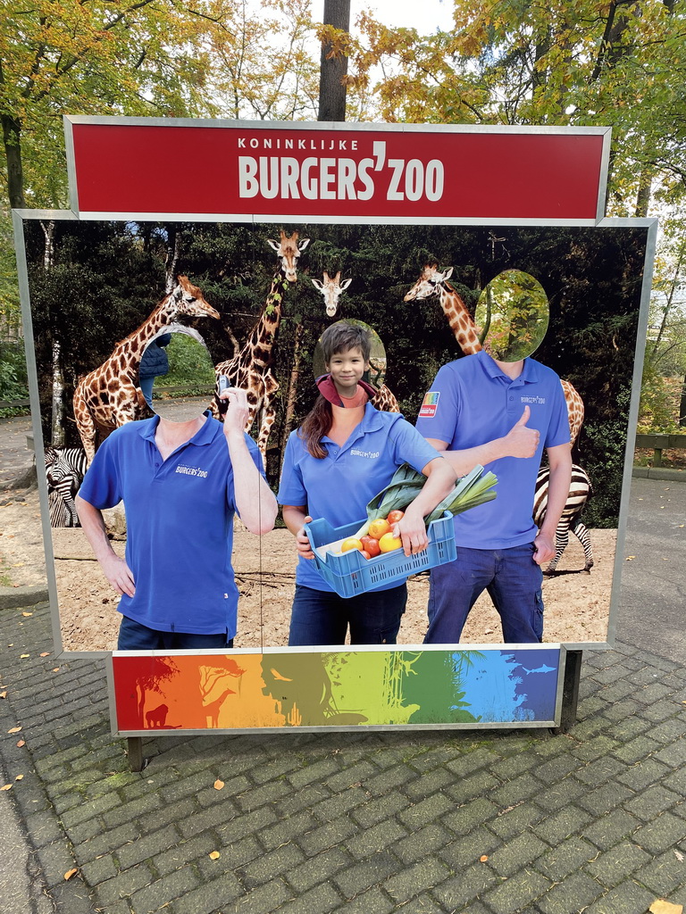 Max with a cardboard near the entrance to the Bush Hall of Burgers` Zoo