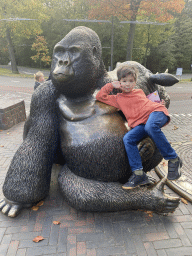 Max on the Gorilla statue at the entrance to Burgers` Zoo at the Antoon van Hooffplein square