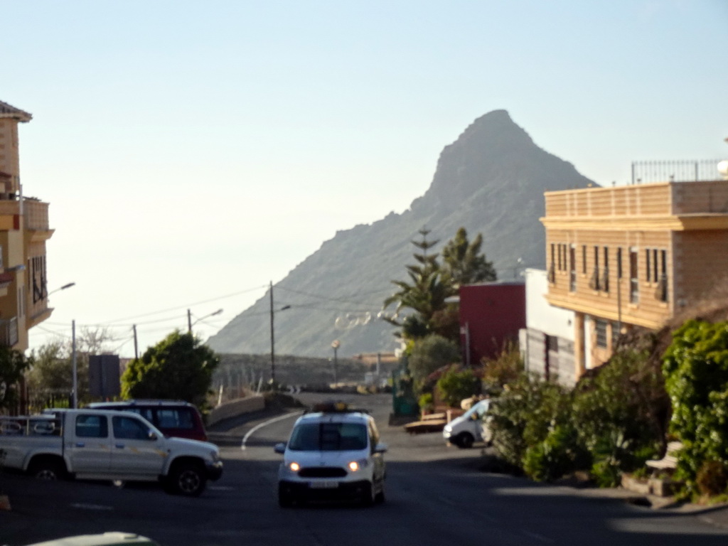 The TF-51 road at the town of La Escalona, and the Roque Imoque mountain
