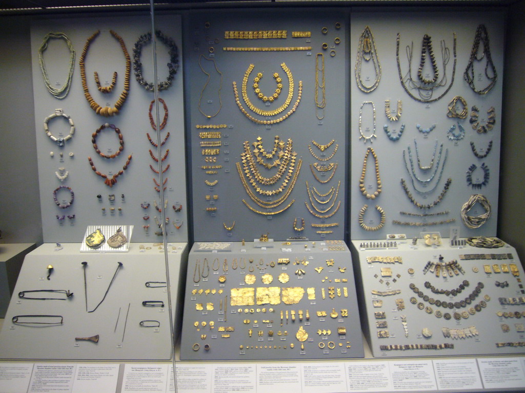 Gold jewelry from Mycenae, in the National Archaeological Museum