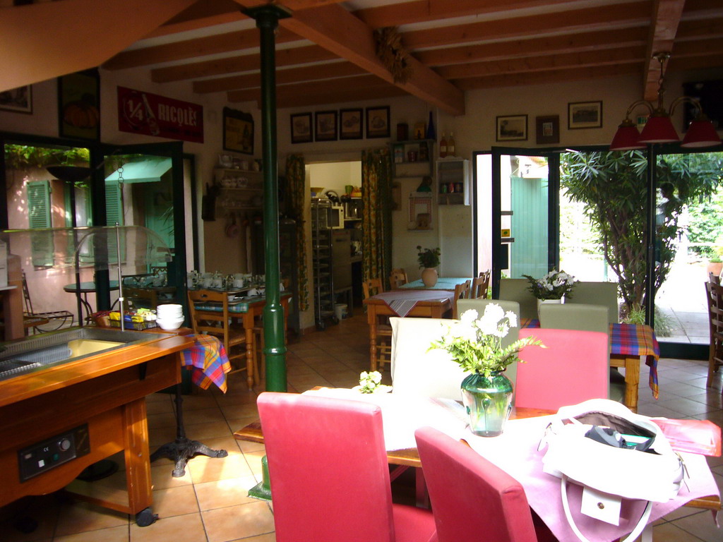 Interior of the breakfast room at the Vert Hôtel