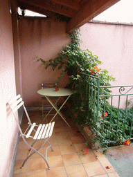 Plants and table at the Vert Hôtel