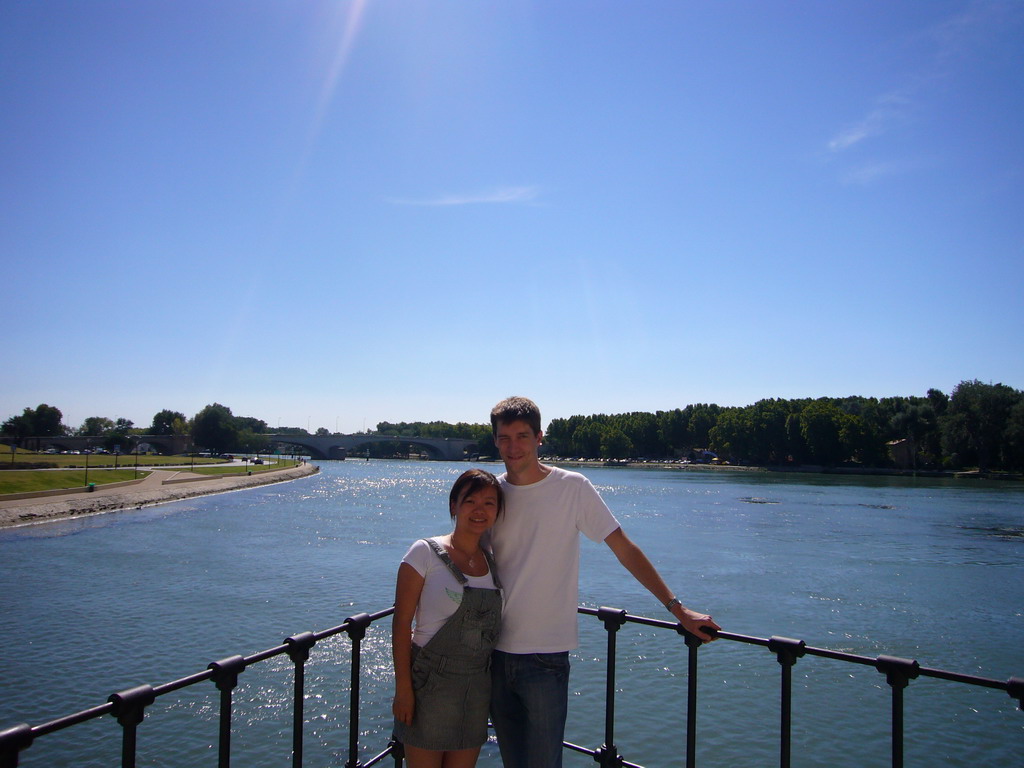 Tim and Miaomiao on the Pont Saint-Bénezet bridge, with a view on the Pont Édouard Daladier bridge over the Rhône river