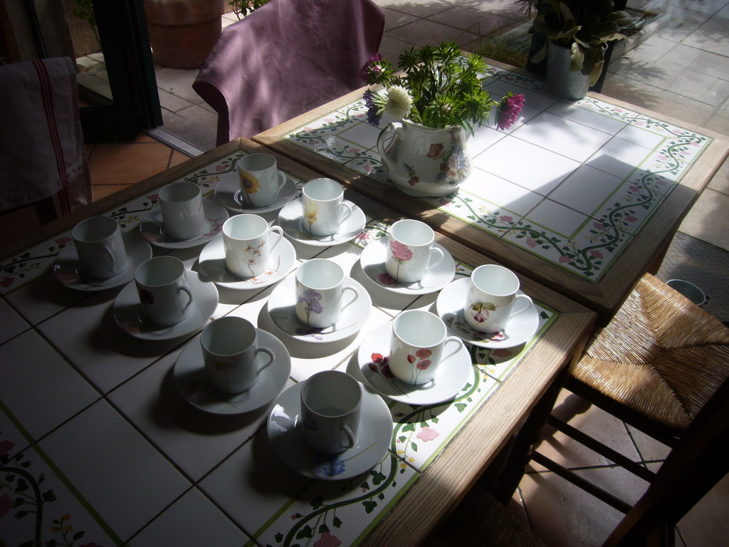 Cups on a table in the breakfast room at the Vert Hôtel