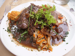avignon_1_262 - 262 kb - 1024x768 - Lunch at a restaurant in the city center Lunch at a restaurant in the city center