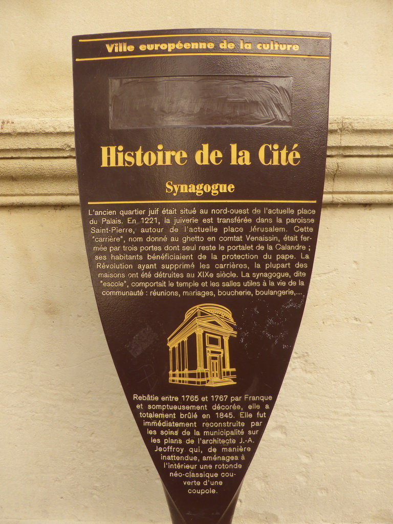 Information on the Synagogue d`Avignon at the Place Jérusalem square