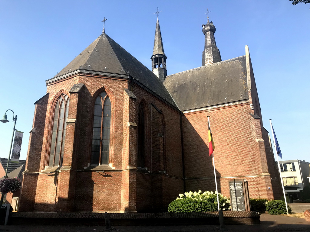 East side of the St. Remigius Church with the Monument for the Polish liberators of World War II, viewed from the Singel street