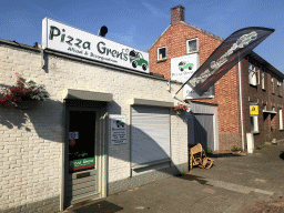 Front of the Pizza Grens restaurant at the Chaamseweg street