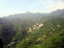 badaling_2_037 - 363 kb - 1024x768 - Mountains near the Badaling Great Wall, viewed from the cable cart Mountains near the Badaling Great Wall, viewed from the cable cart
