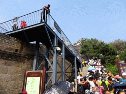 Queue to the entrance to the cable lift from the Badaling Great Wall to the parking lot