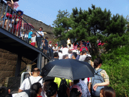 Queue to the entrance to the cable lift from the Badaling Great Wall to the parking lot