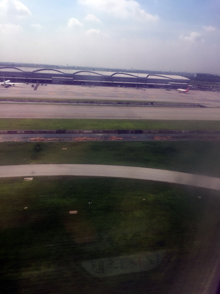 Bangkok Suvarnabhumi Airport, viewed from the airplane from Haikou