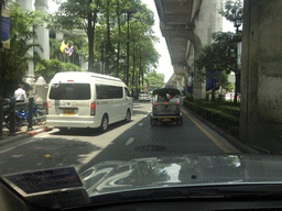 Rickshaw and skywalk at Ratchadamri Road, viewed from the taxi