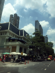 Front of the Peninsula Plaza shopping mall at Ratchadamri Road, viewed from the taxi