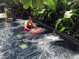 Miaomiao and Max in the swimming pool of the Grande Centre Point Hotel Ratchadamri Bangkok