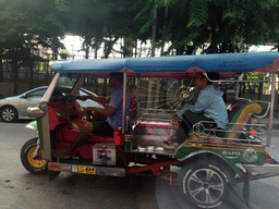 Rickshaw at Rama VI Road, viewed from the taxi