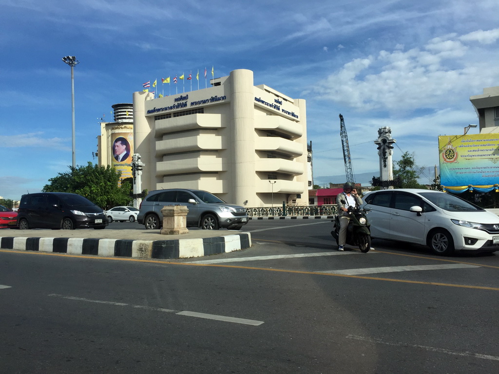 The Queen`s Gallery at Ratchadamnoen Klang Road, viewed from the taxi