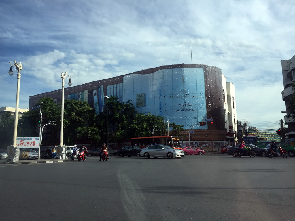 Building at Khokwuaw Junction, viewed from the taxi