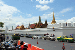 Na Phra Lan Road and the north side of the Grand Palace