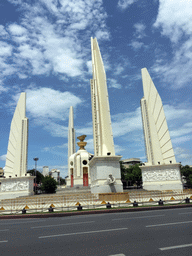 The Democracy Monument at Ratchadamnoen Klang Road, viewed from the taxi