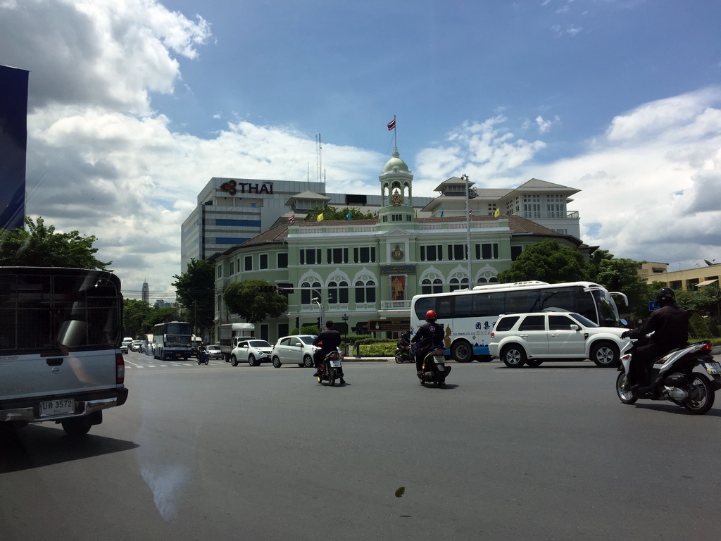 Front of the King Prajadhipok Museum at Lan Luang Road, viewed from the taxi