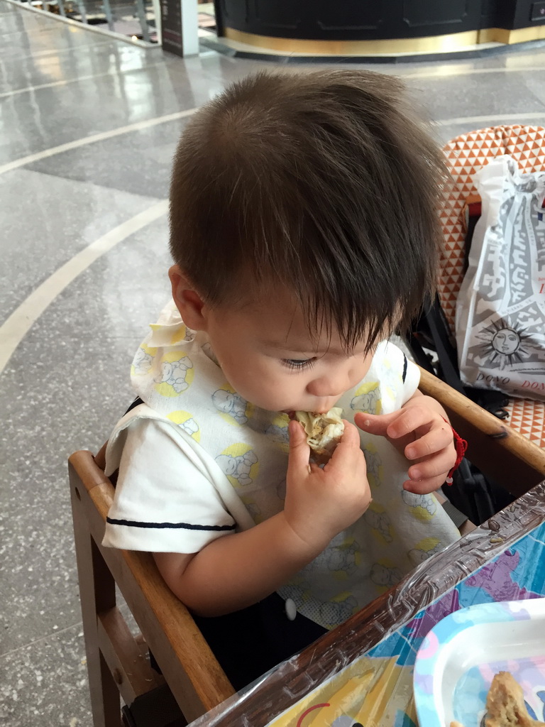 Max having lunch at the Nara Thai Cuisine restaurant at the Central World shopping mall