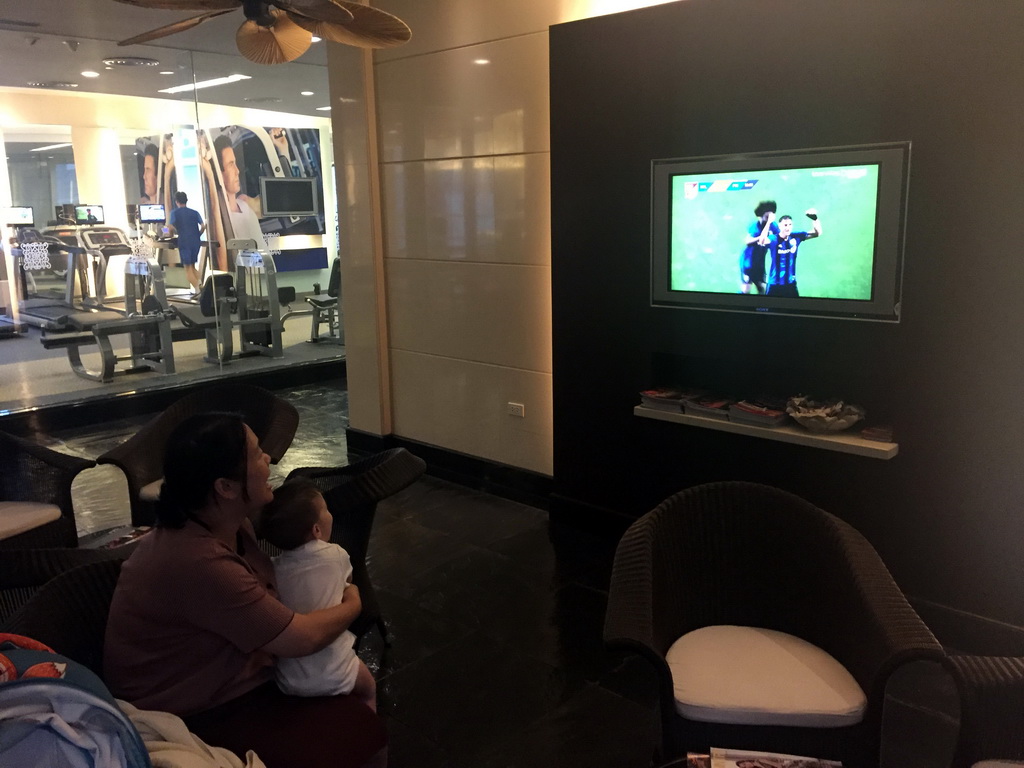 Miaomiao and Max watching television in the lobby of the swimming pool at the Grande Centre Point Hotel Ratchadamri Bangkok