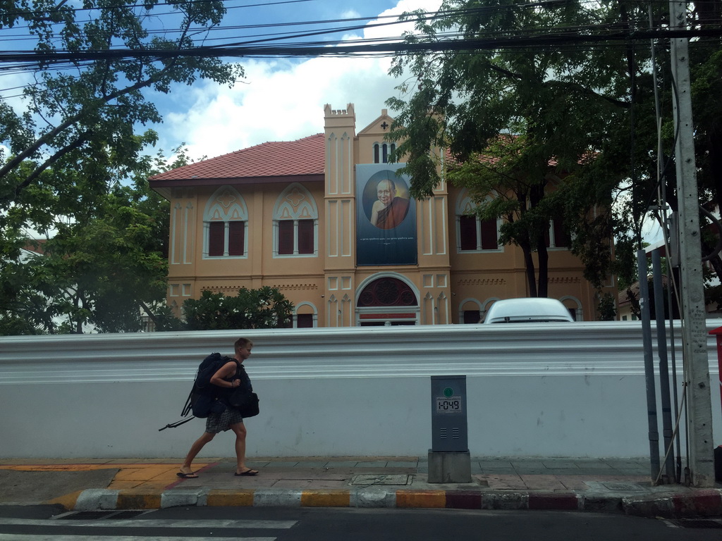 Northeast side of the Wat Bowonniwet Vihara Rajavaravihara temple complex at Phra Sumen Road, viewed from the taxi