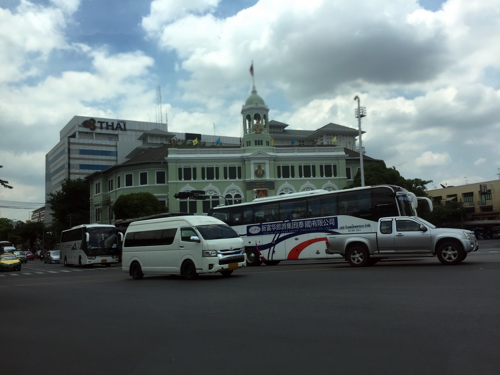 Front of the King Prajadhipok Museum at Lan Luang Road, viewed from the taxi