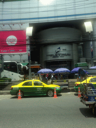 Front of the Platinum Fashion Mall at Phetchaburi Road, viewed from the taxi